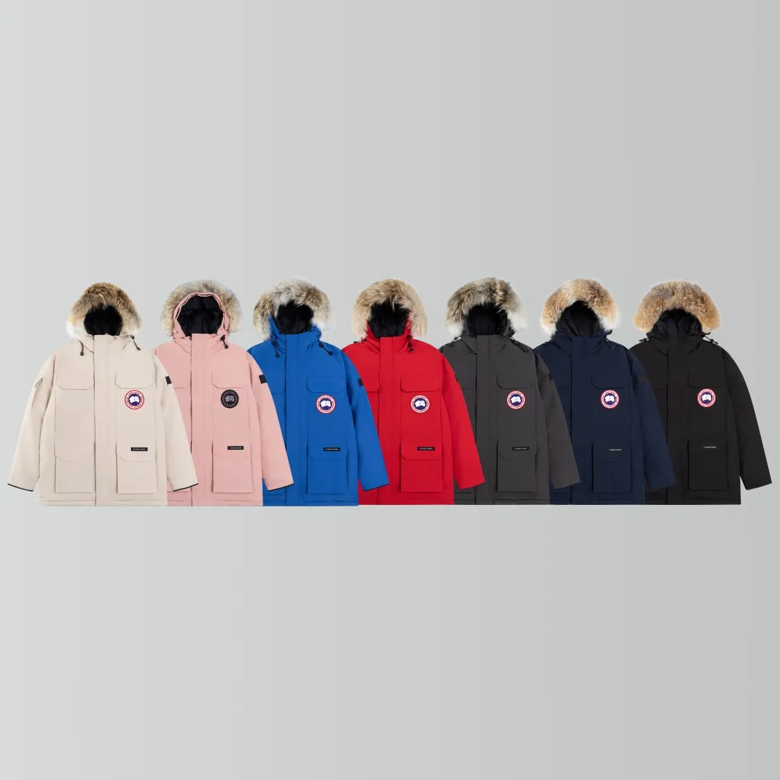 P820 (Top wolf fur version delivery handbag) Canada Goose Canada Goose #Expedition expedition parka classic down jacket ➖ Imported 21-count polyester-cotton blended original fabric [last year’s 16-count/18-count hard fabrics have been completely eliminated, this year all use 21-count genuine synchronous fabrics, the soft mid-band feels delicate and textured], genuine synchronous Feather-Light 10D waterproof coated fabric, made of 84.5% polyester fiber and 15.5% cotton, 100% the best feel in the entire network! ➖ The genuine official website uses the national standard 80 white duck down, and will never be misled by false claims such as 90 down or goose down! ➖ Using the best nylon lining with double double-layer sealing design, velvet-proof No. 7 needle + grid-filled down ready-made garments, there is 100% no so-called velvet running! ➖ The cuffs are designed with thickened seamless threads, and the collar and pockets are lined with top-quality polar fleece to keep you warm and comfortable! ➖ Yoshida YKK provides original custom-made electroplated sliders. YKK two-way lockable zippers are tight and smooth and will not peel off paint! ➖ 3M composite guarantees that the Velcro is the same as the original, durable, and all accessories and hardware are custom-made! ➖ The imported Behringer embroidery machine customizes the 10,000-needle embroidery logo, and 98% of the replicas restore the original logo. ➖ ​​The fur collars are all made of large pieces of Western Canadian blue wolf leather, ensuring that each fur collar is 13-15cm wide!